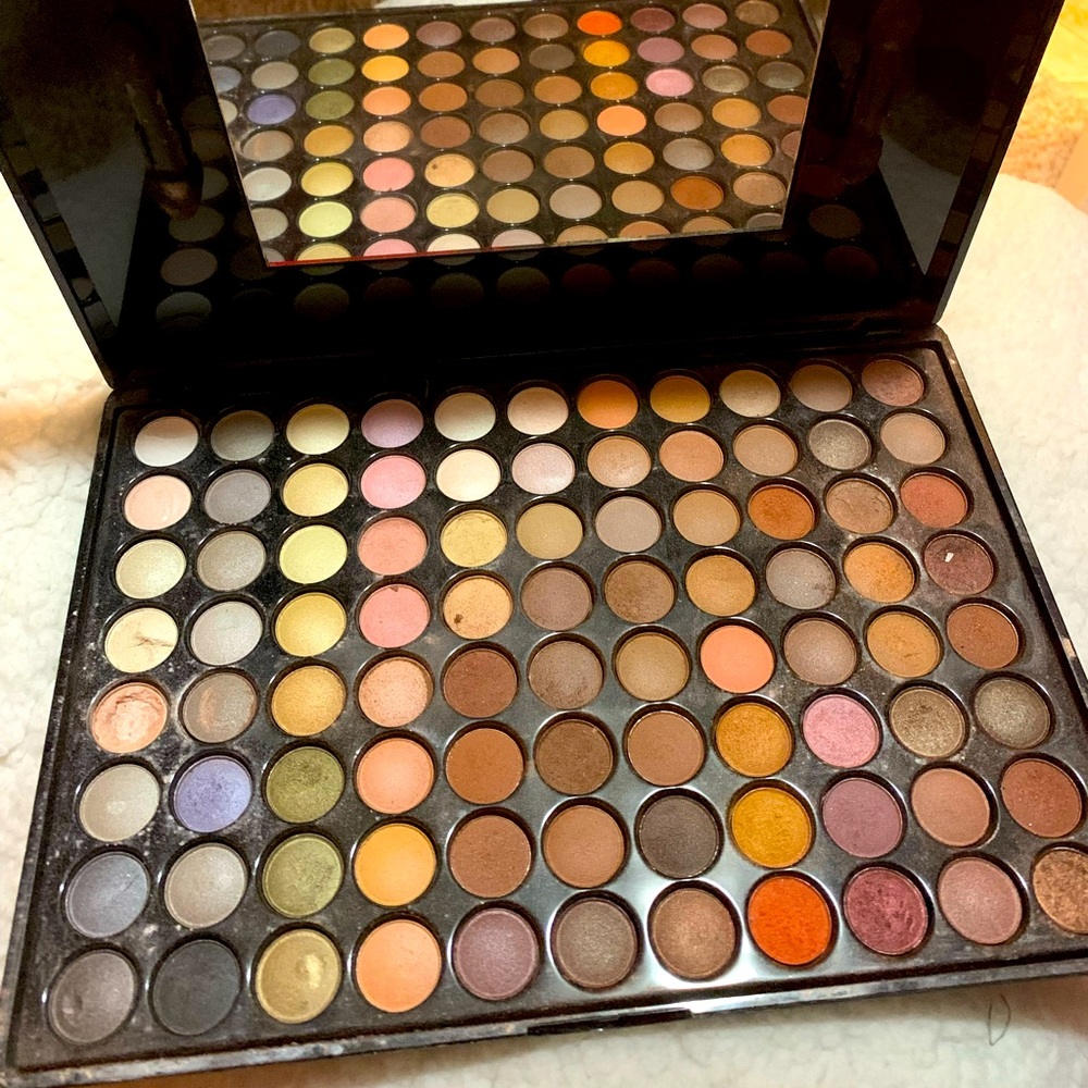 Eye Shawdow , 88 different vibrant colors-which to pick from ????!!